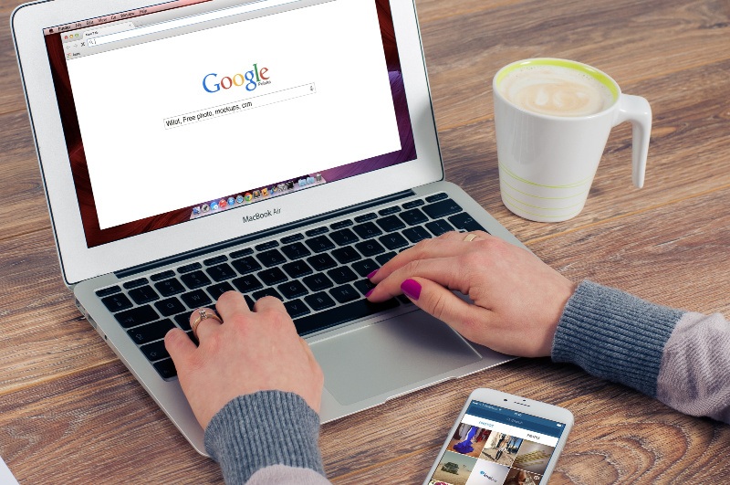 coffee-apple-iphone-smartphone-google-search-optimized