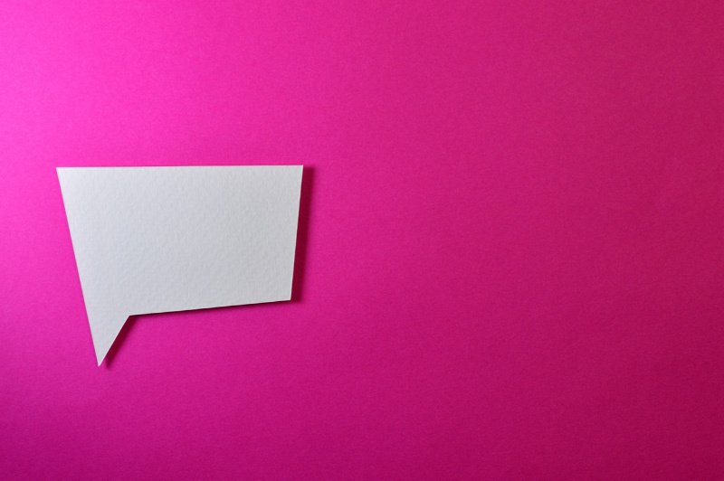 white-chat-logo-on-pink-background-optimized